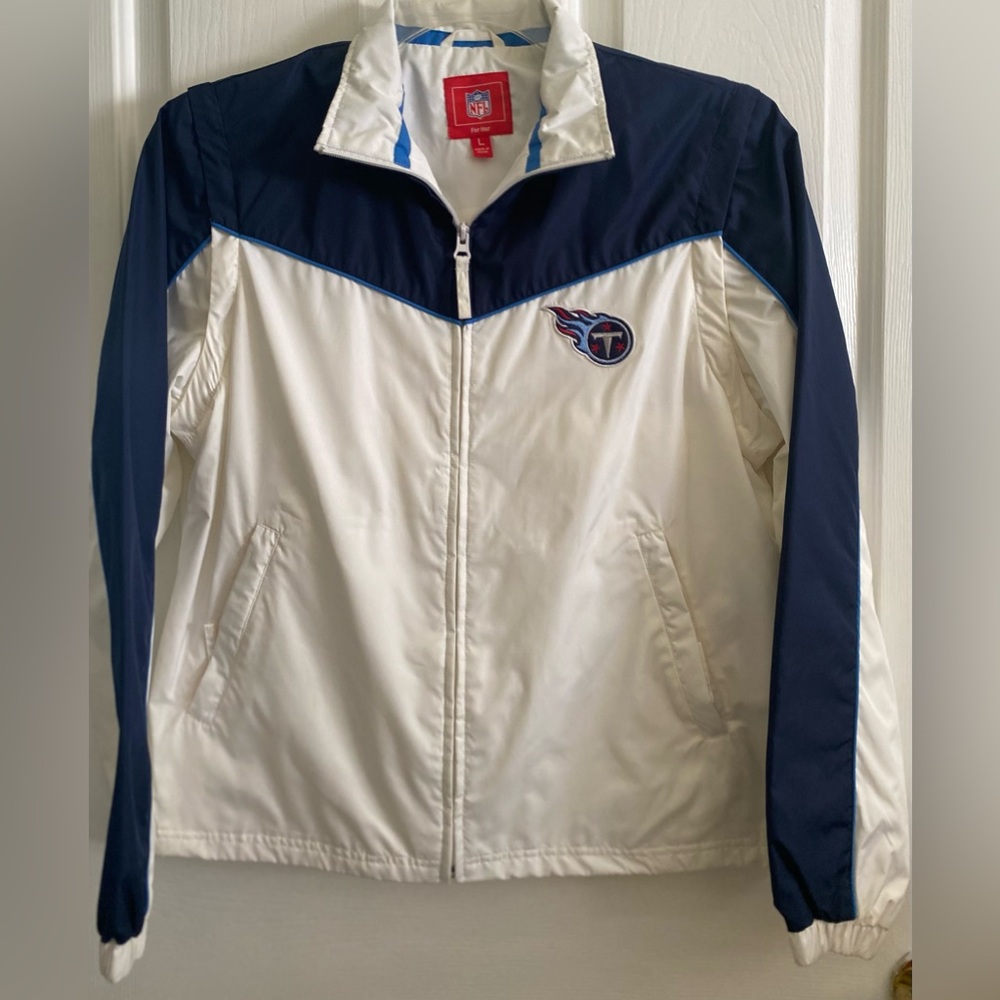NFL.. WOMENS TENNESSEE TITANS WINDBREAKER - Picture 15 of 16